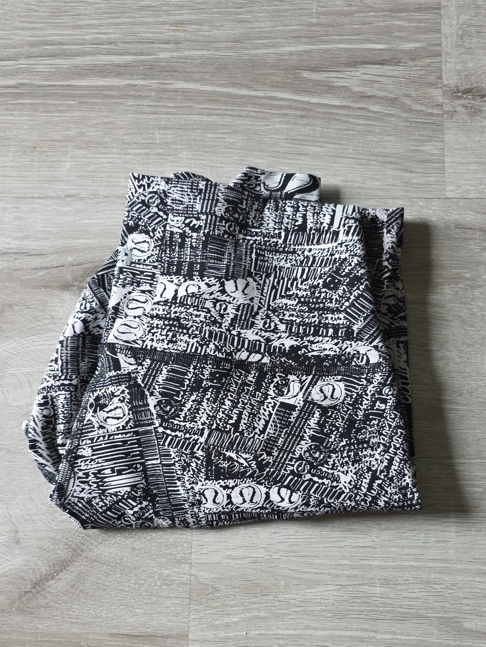 Lululemon | Black & White Graphic Print Leggings